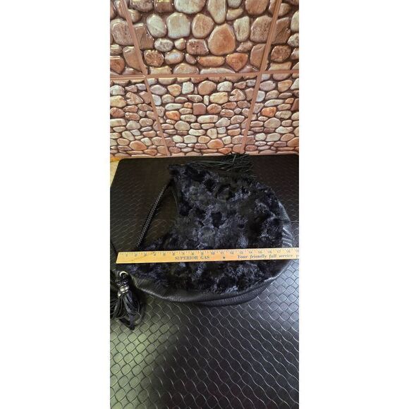 Black Tassel Faux Fur Shoulder bag - Picture 11 of 11